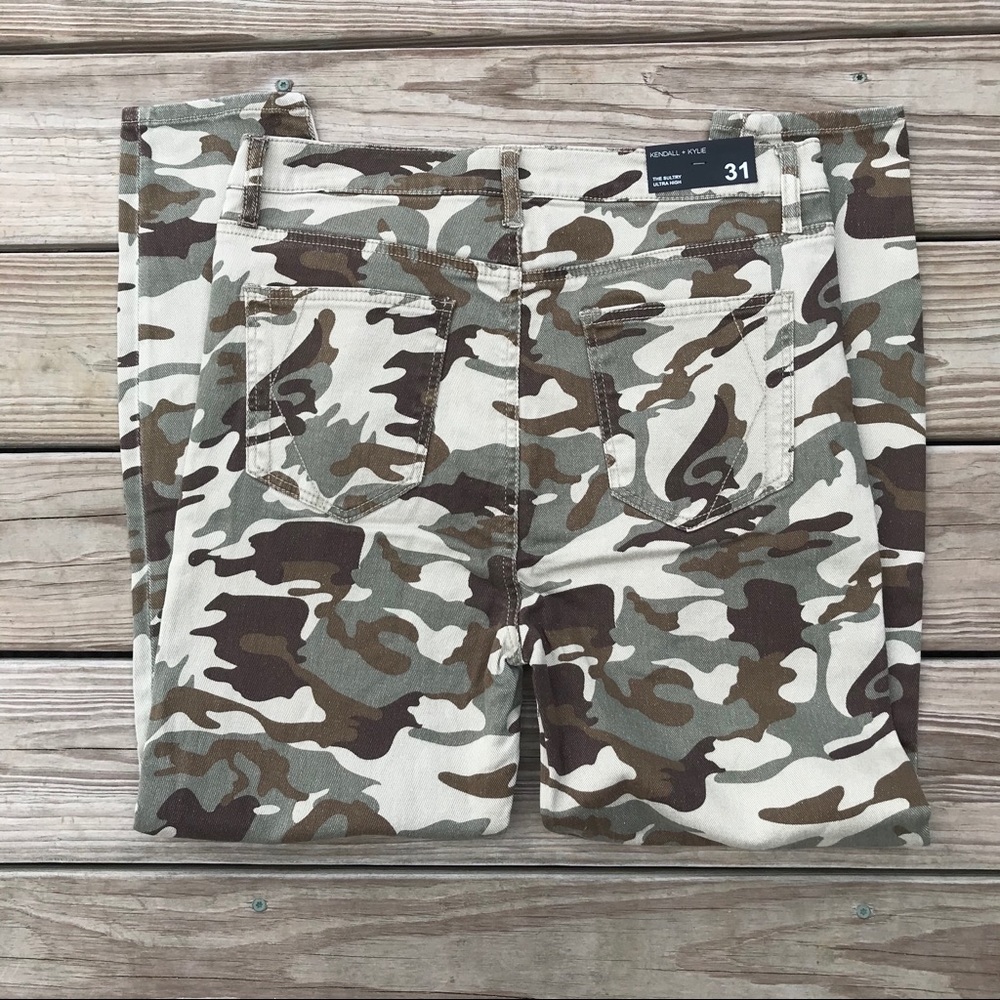 Kendall & Kylie Ulta High Rise Camo Jeans - Picture 3 of 10